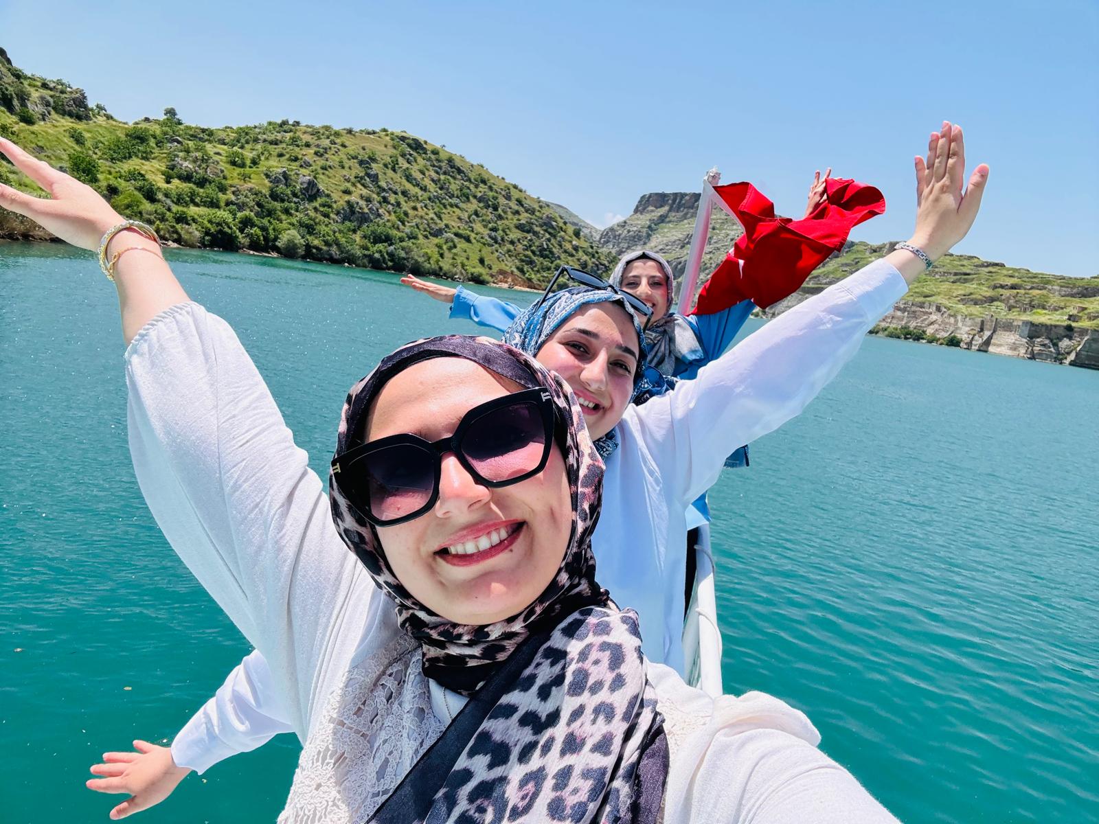 Gıda Teknolojisi Programı Öğrencilerimizden Halfeti ve Atatürk Barajı’na Kültürel Gezi